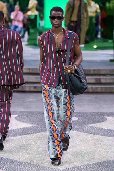 Look 3